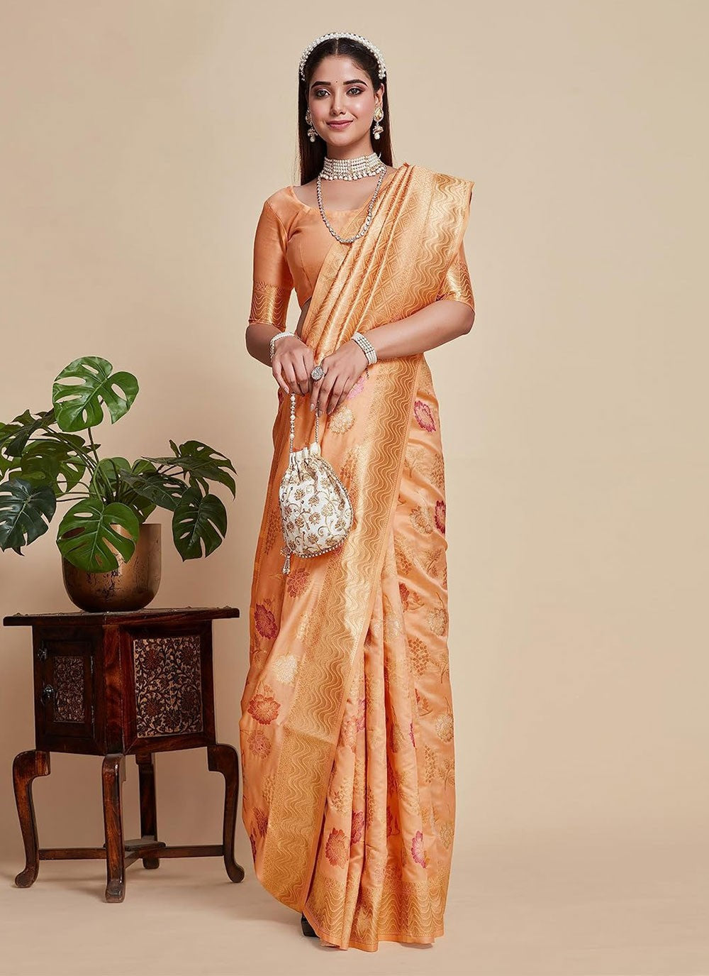 Trendy Woven Kanjivaram Silk Saree - S5008