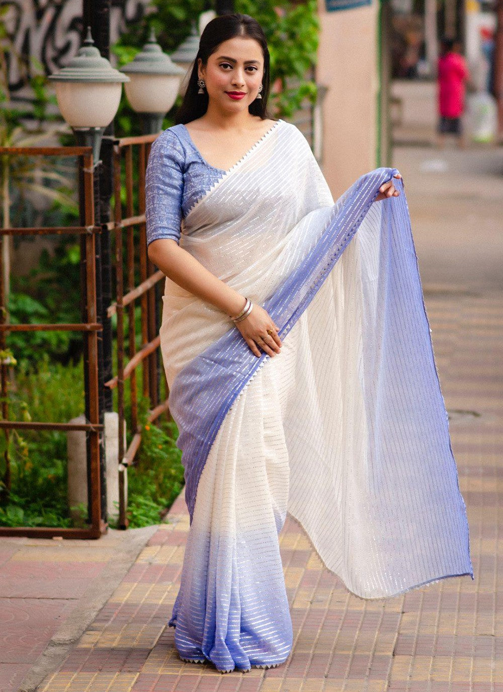 Trendy Embroidered Linen Saree - S5812