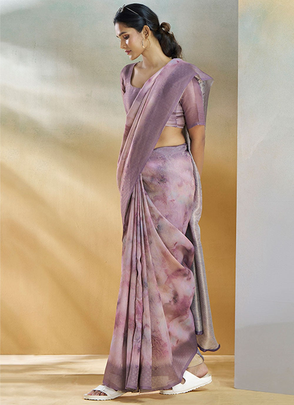 Classic Weaving Zari Handloom Silk Saree - S8913