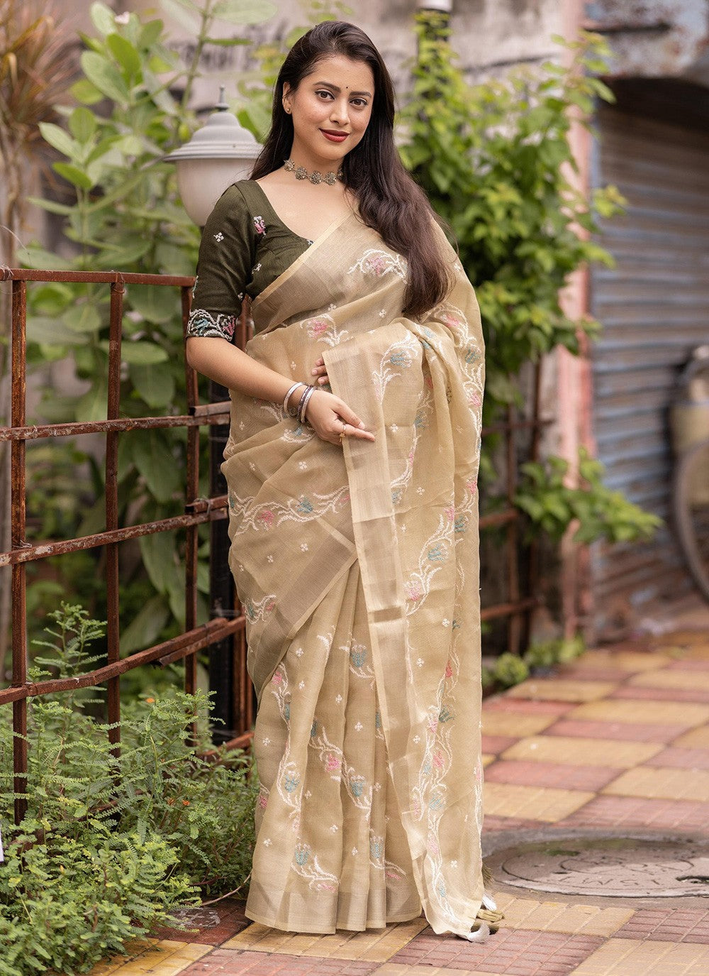 Trendy Embroidered Linen Saree - S5812