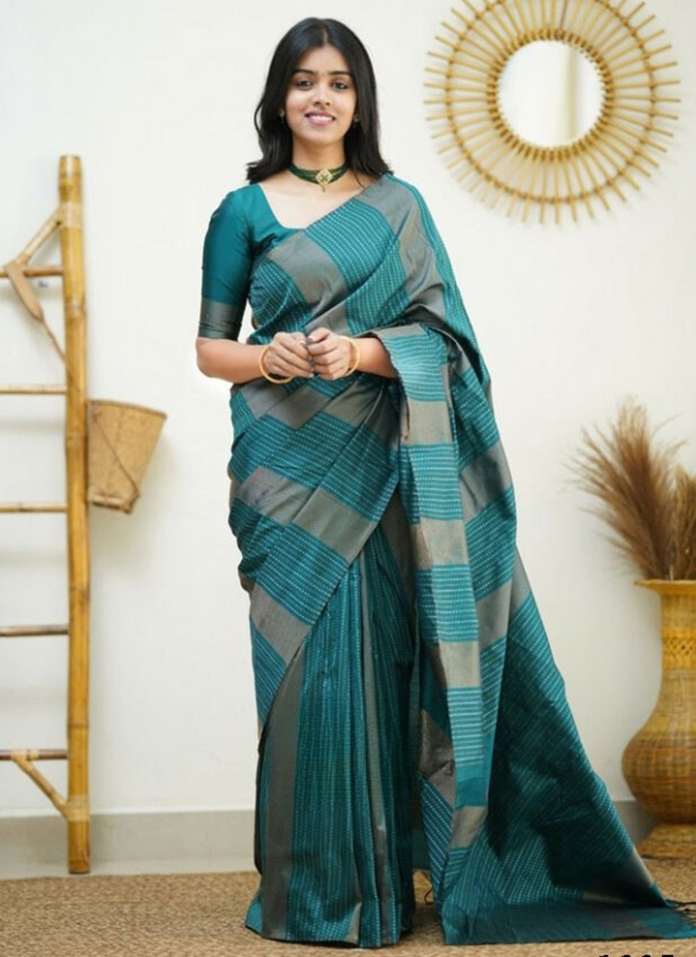 Classic Woven Banarasi Silk Saree - S6002