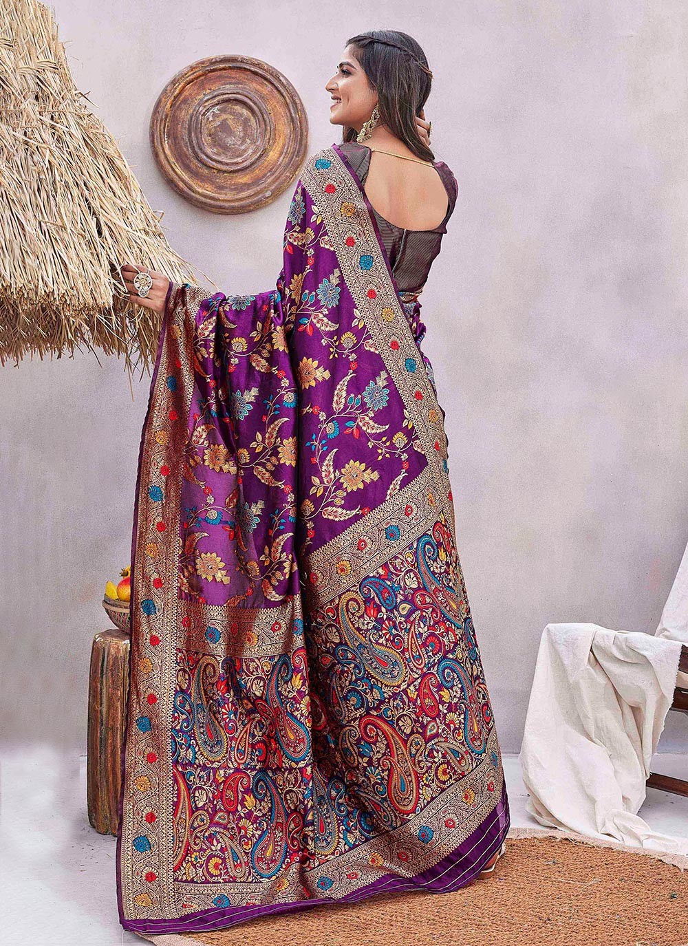 Contemporary Jacquard Work Silk Blend Saree - S9389