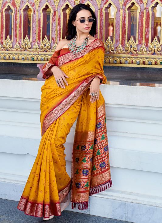 Patola Print, Weaving Zari, Zari Handloom Silk Saree - S12058