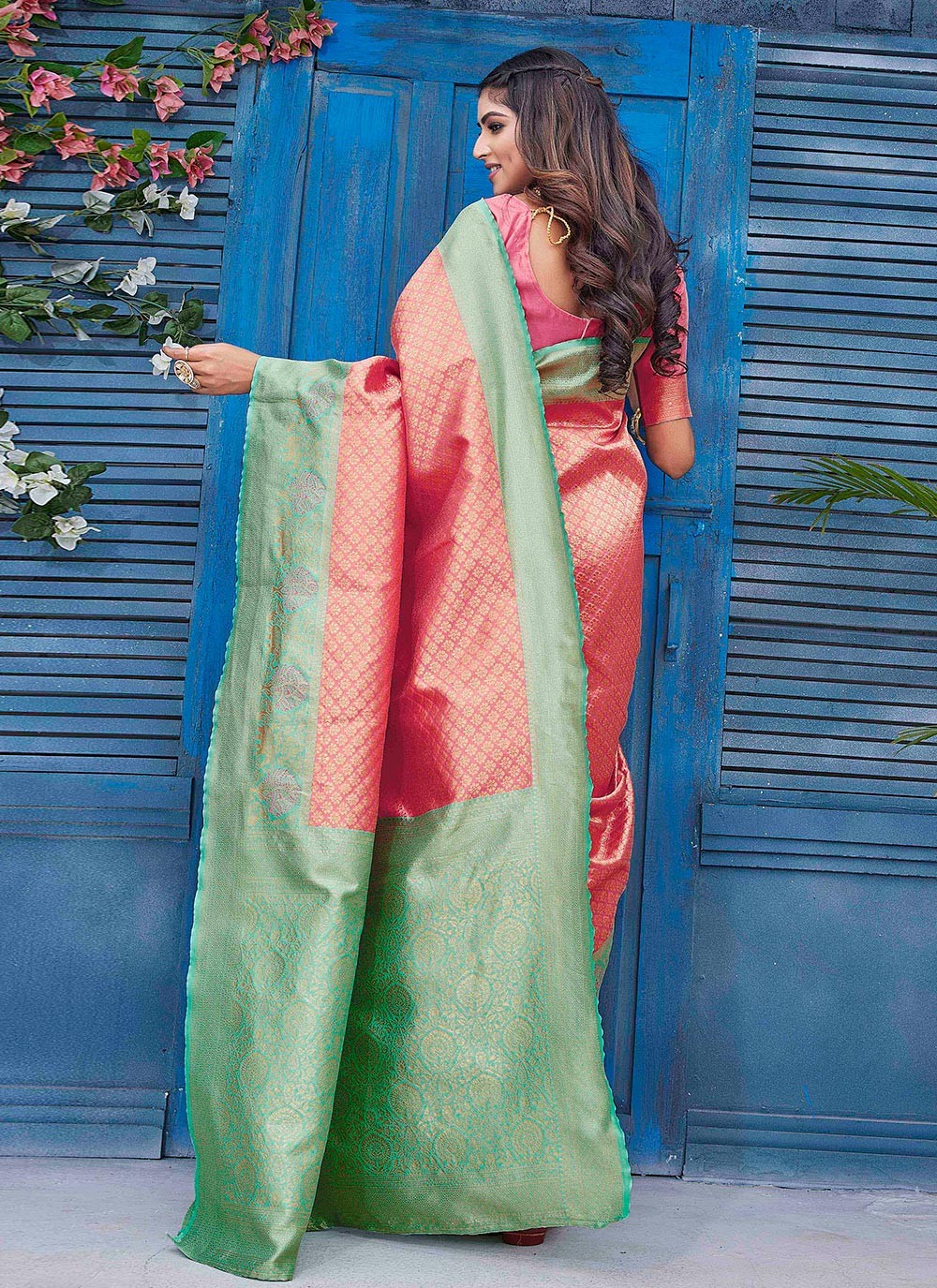 Contemporary Jacquard Work Silk Blend Saree - S9389