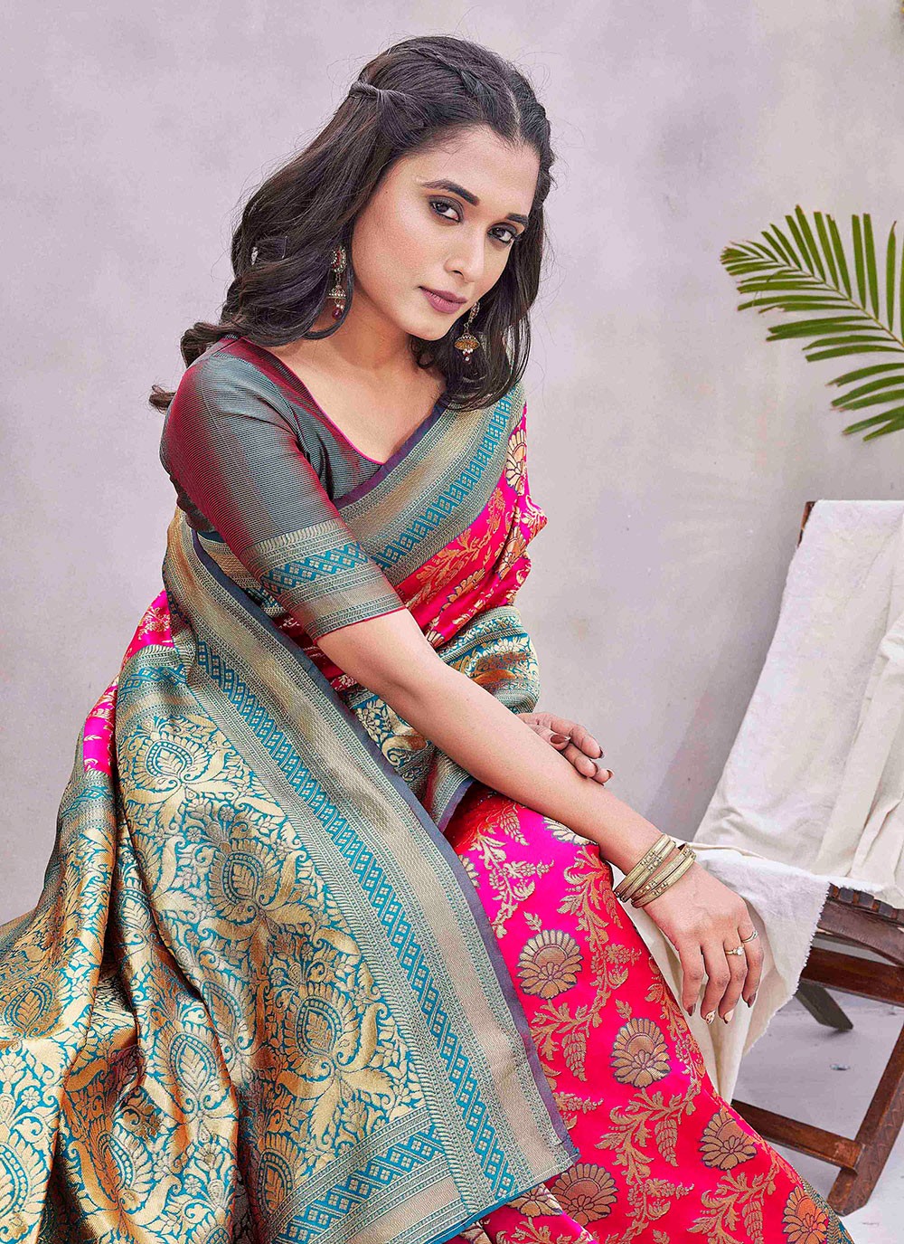 Contemporary Jacquard Work Silk Blend Saree - S9389