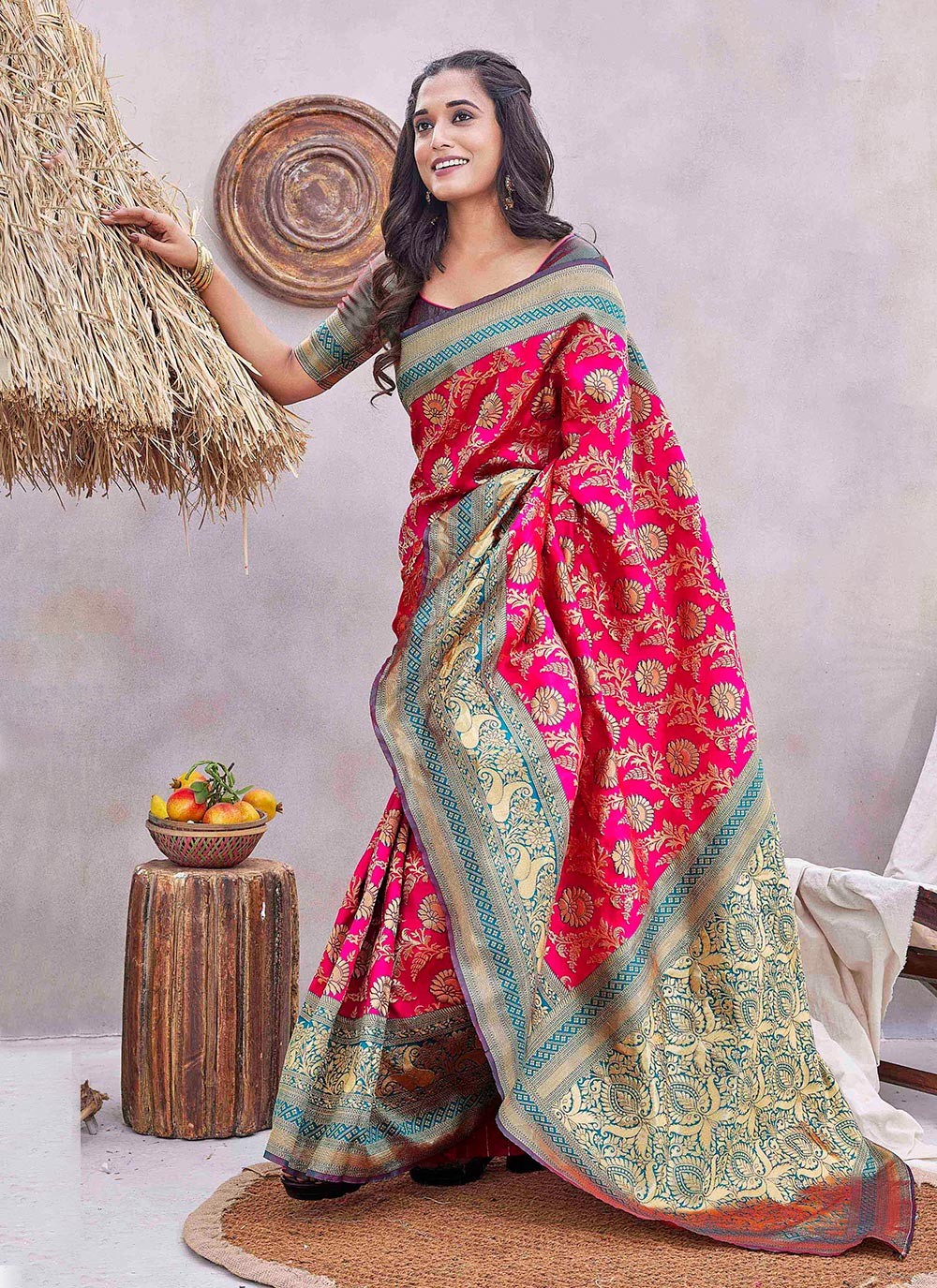 Contemporary Jacquard Work Silk Blend Saree - S9389