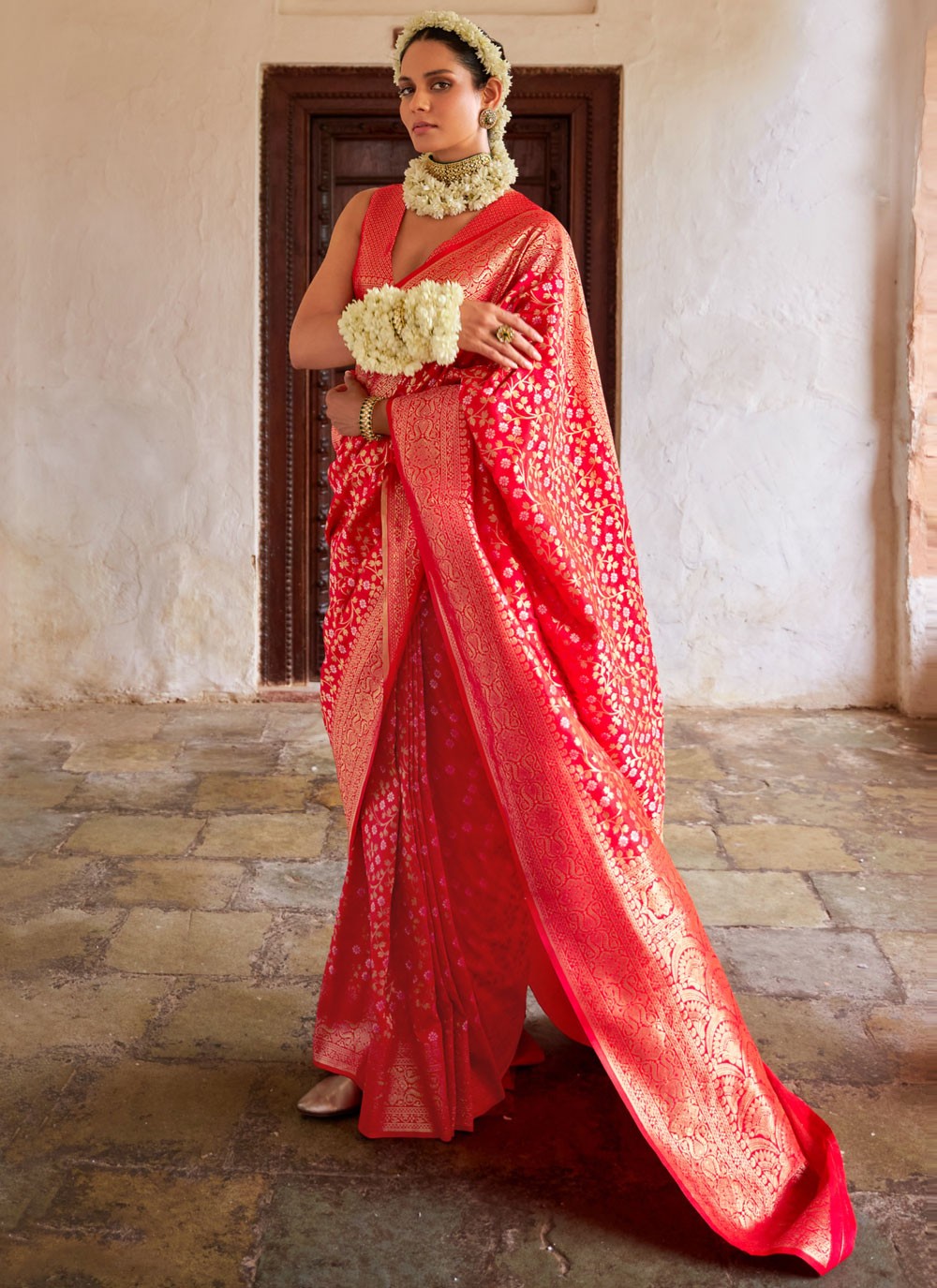 Trendy Jaal Banarasi Silk Red Saree - S11007