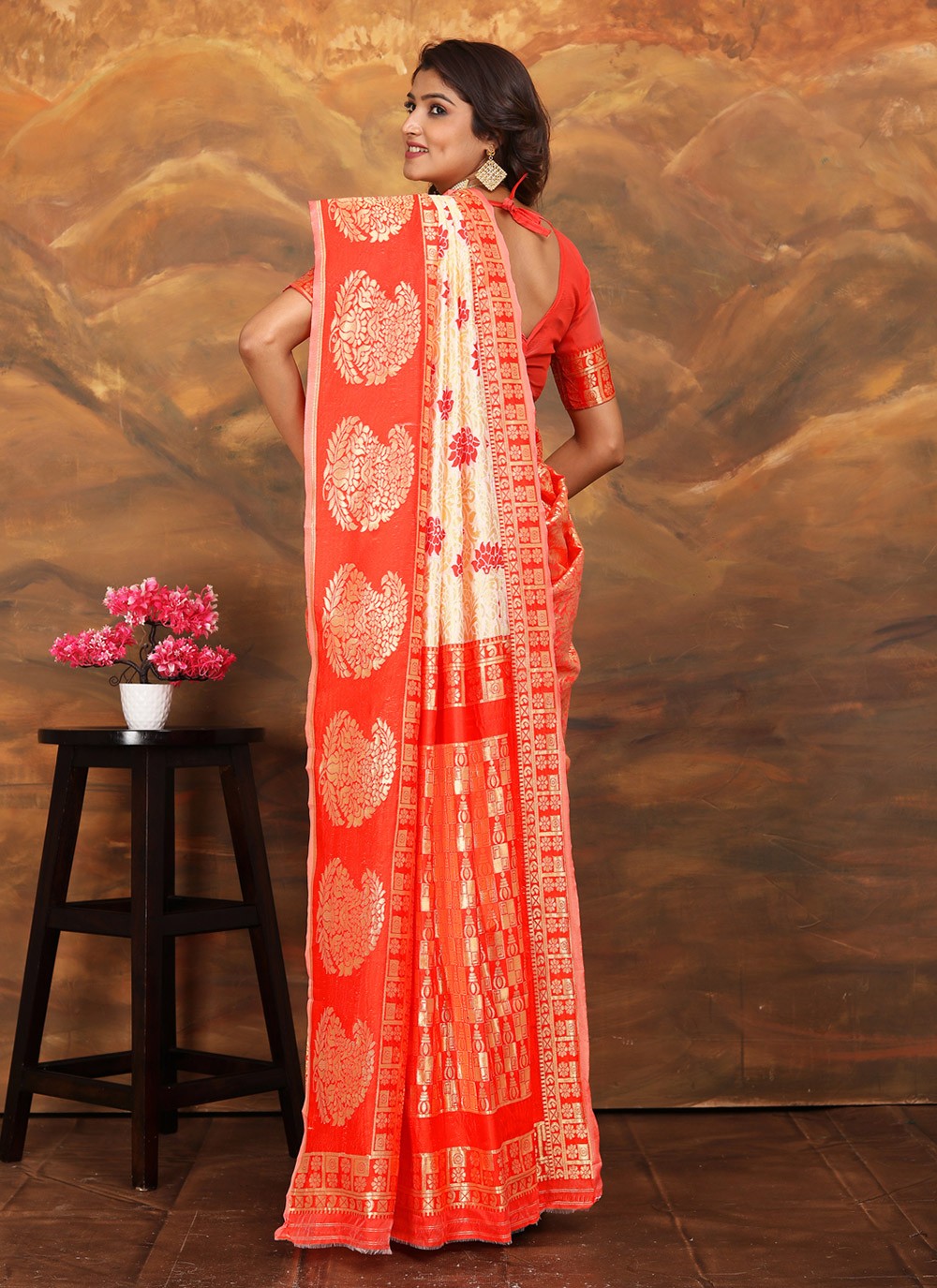 Contemporary Jacquard Work Silk Blend Saree - S9389