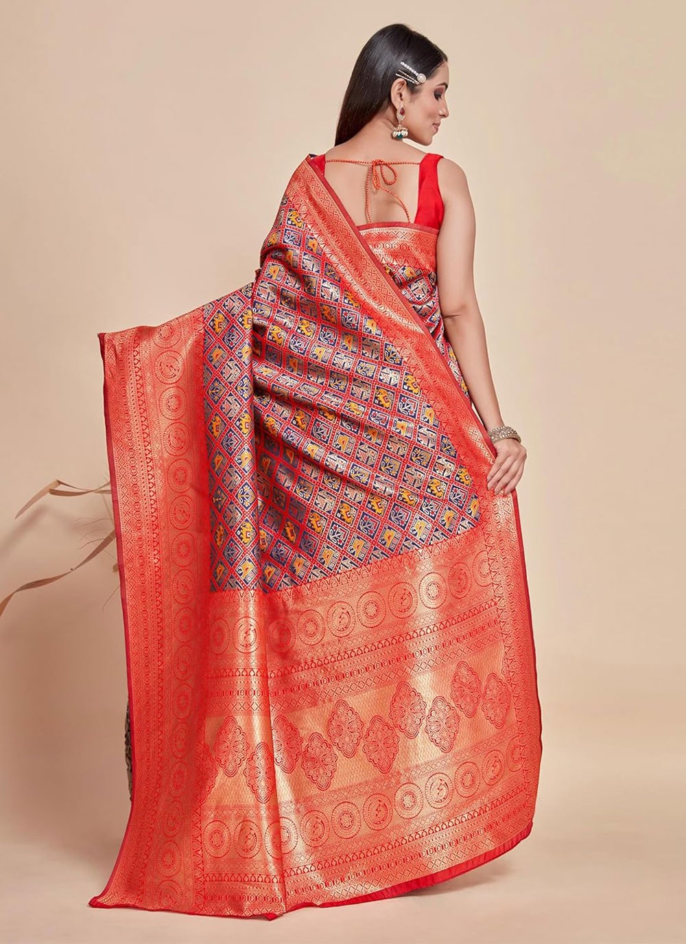 Trendy Woven Kanjivaram Silk Saree - S5008