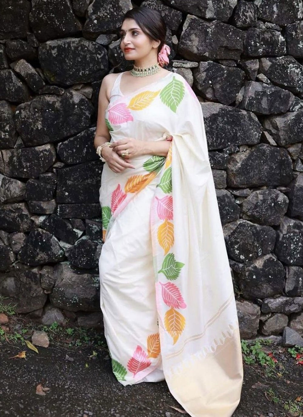 Trendy Weaving Zari Banarasi Silk Saree - S5065