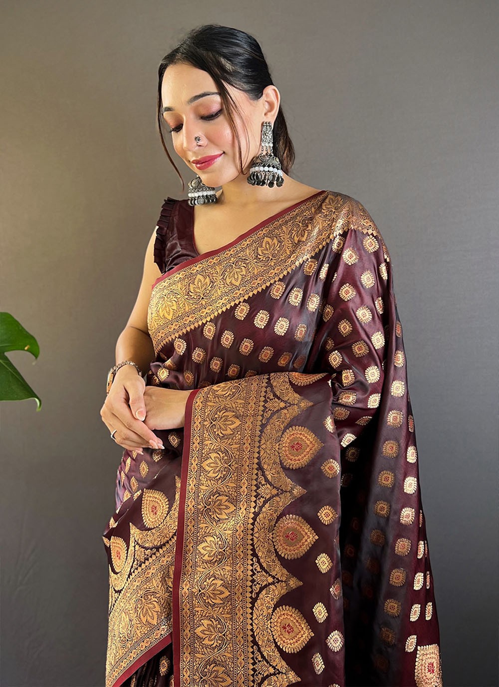 Classic Weaving Zari Banarasi Silk, Satin Saree - S8313