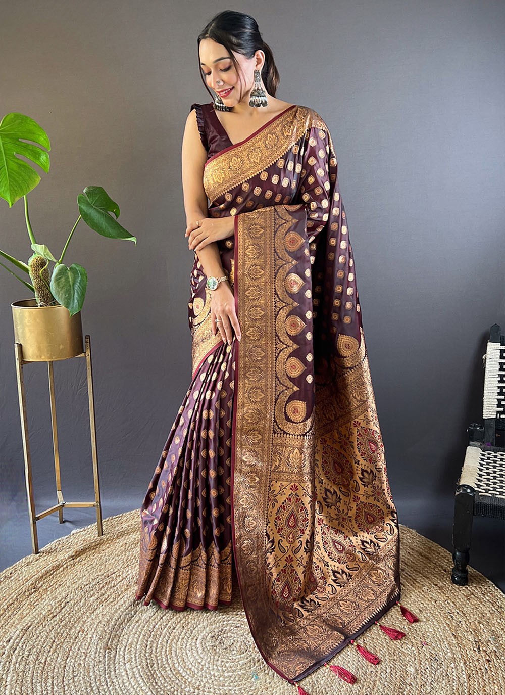 Classic Weaving Zari Banarasi Silk, Satin Saree - S8313