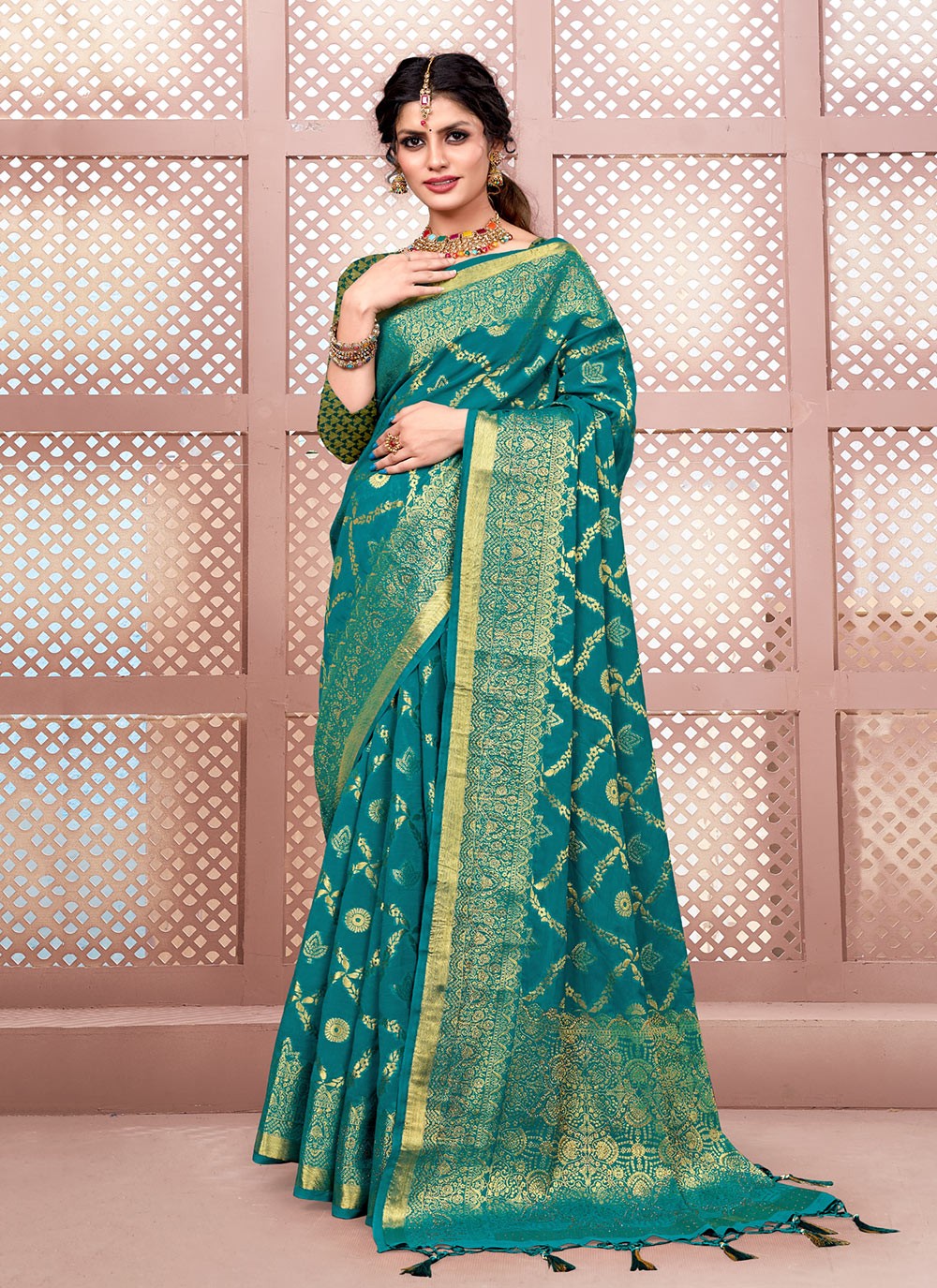 Traditional Weaving Zari Banarasi Silk Saree - S3541