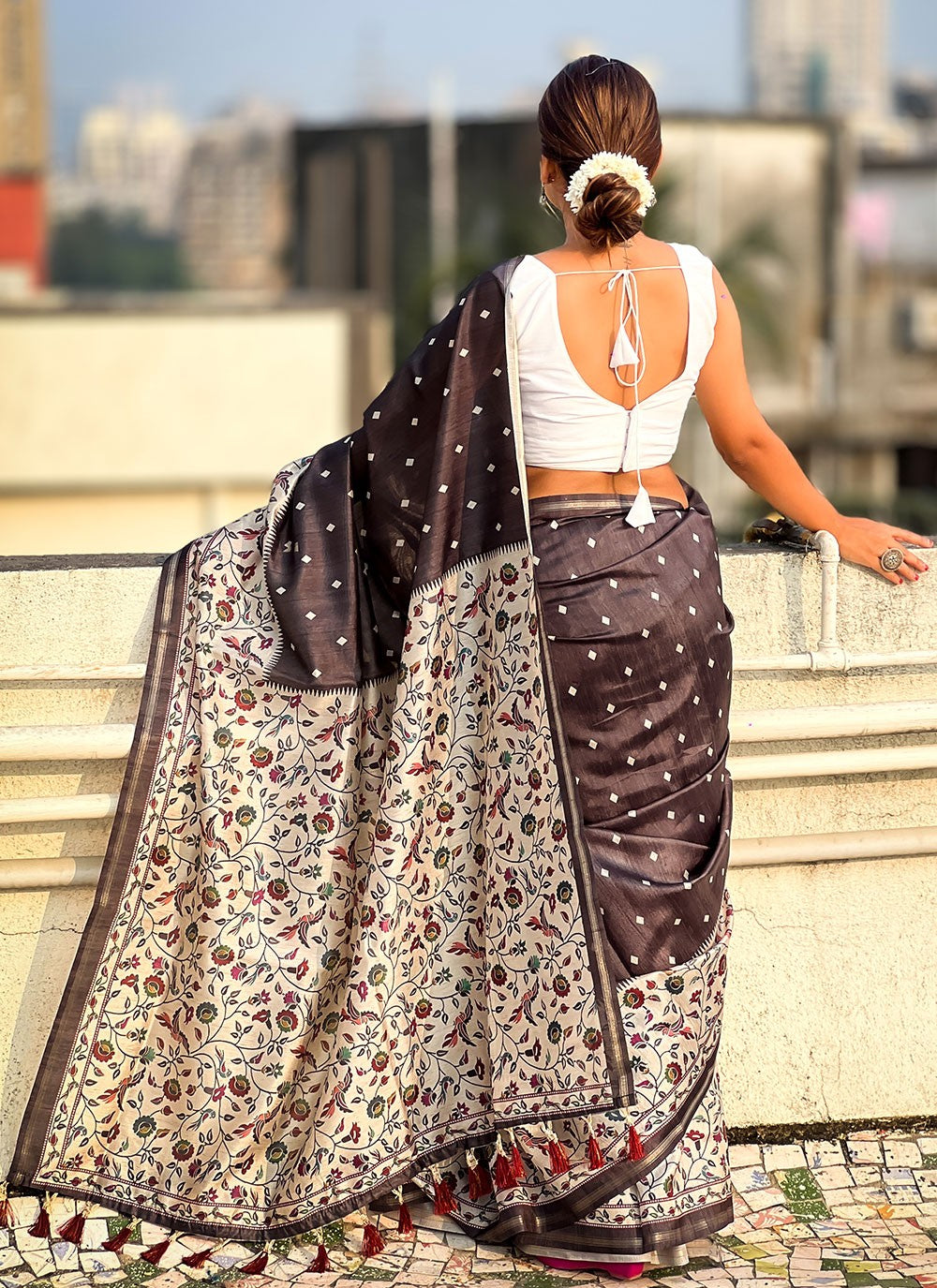 Trendy Floral Printed Silk Saree - S9595