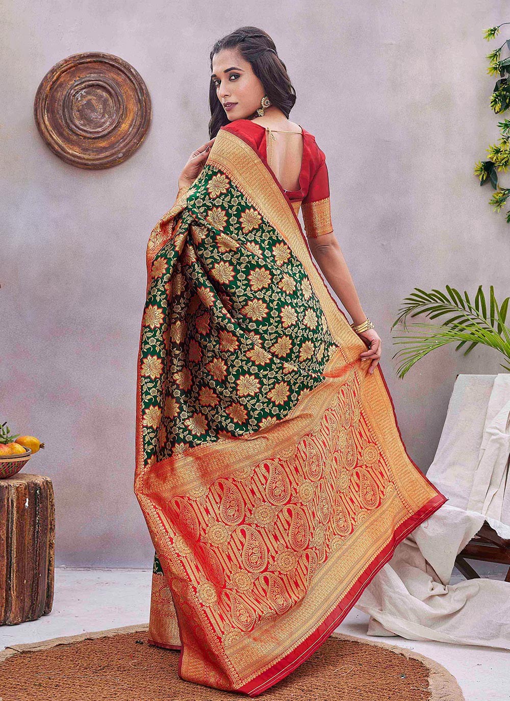 Contemporary Jacquard Work Silk Blend Saree - S9389