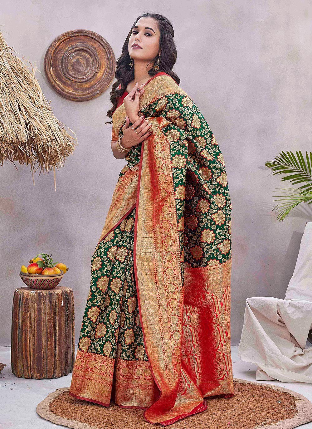 Contemporary Jacquard Work Silk Blend Saree - S9389