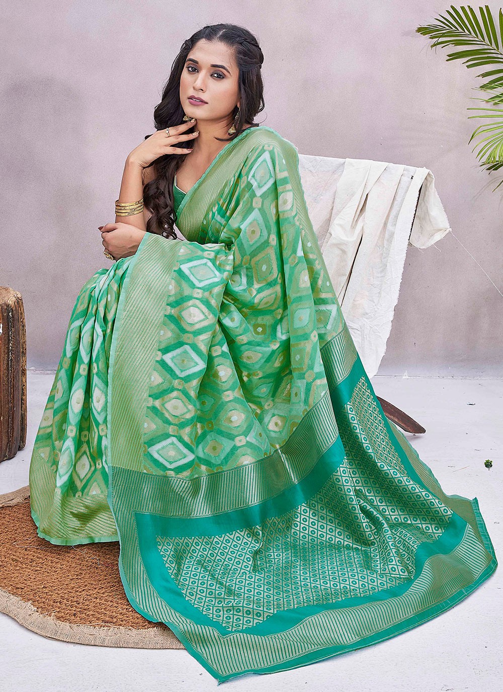 Contemporary Jacquard Work Silk Blend Saree - S9389