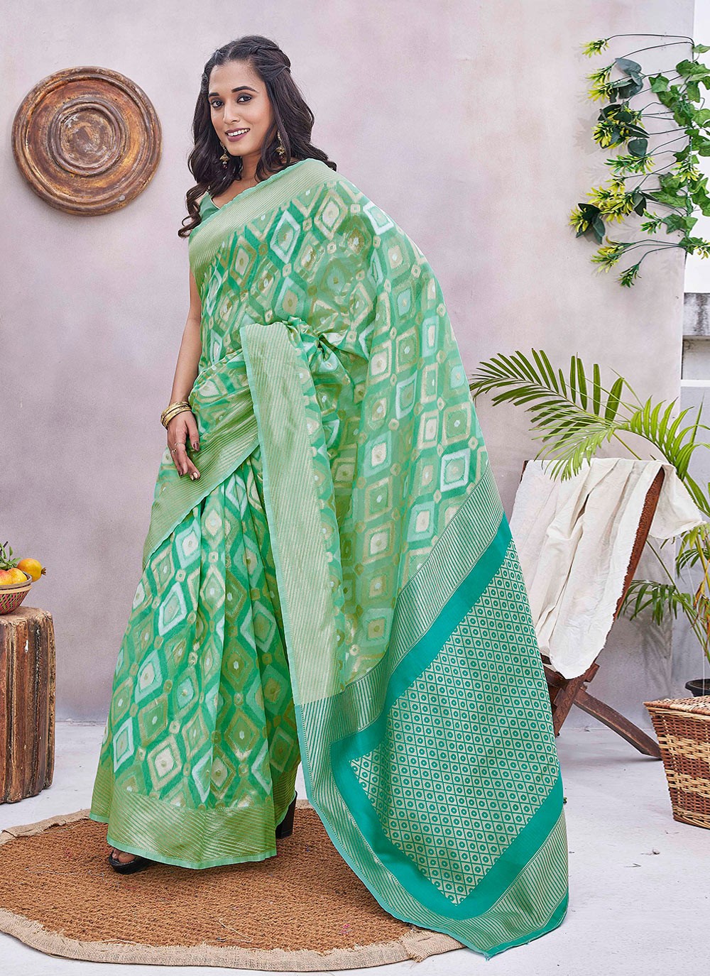 Contemporary Jacquard Work Silk Blend Saree - S9389