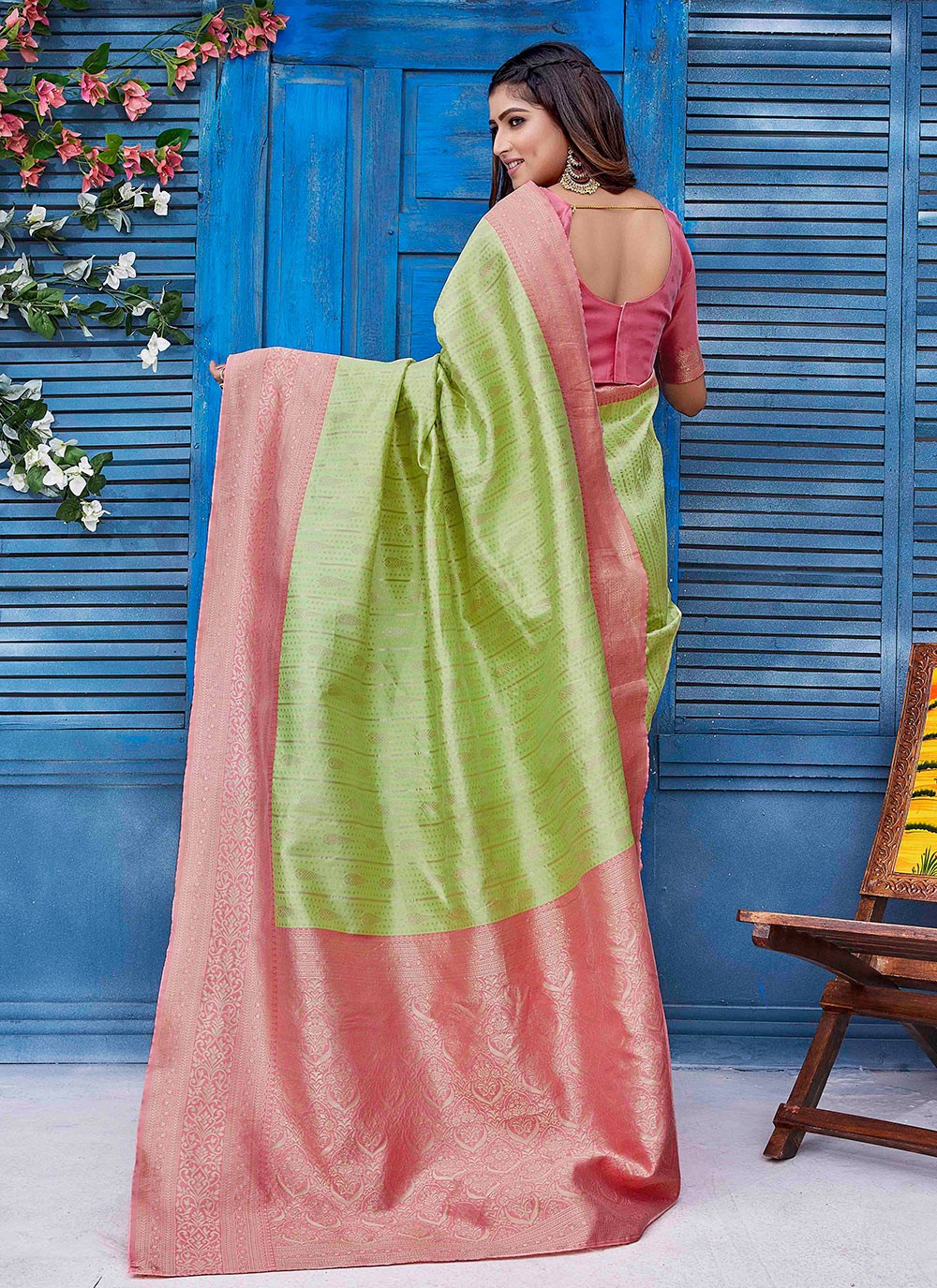 Contemporary Jacquard Work Silk Blend Saree - S9389