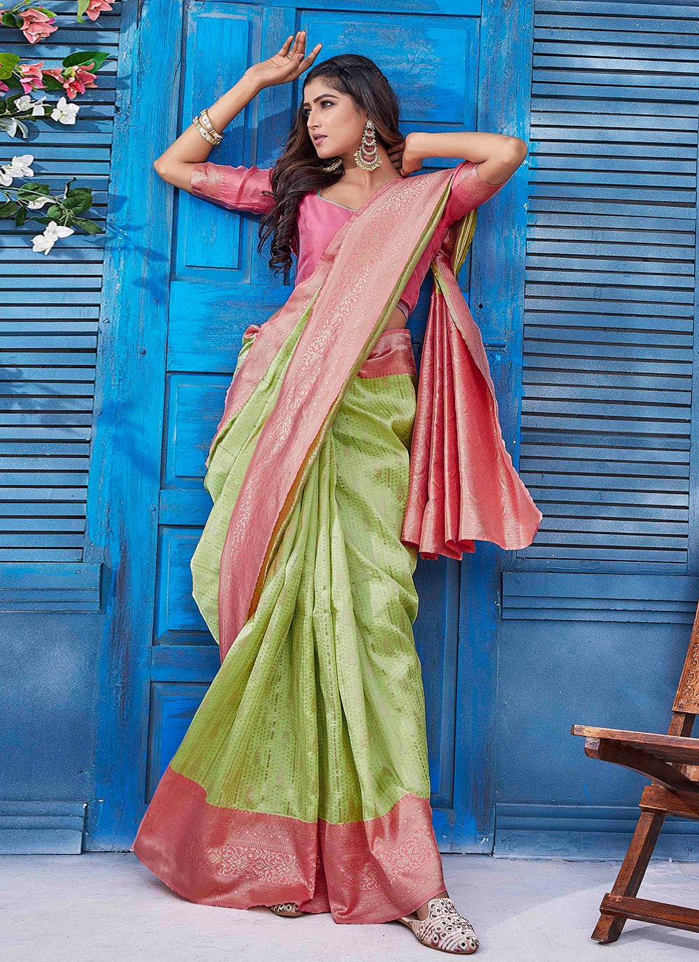 Contemporary Jacquard Work Silk Blend Saree - S9389