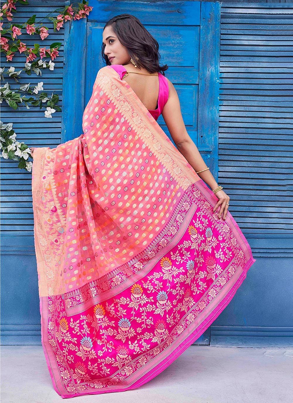 Contemporary Jacquard Work Silk Blend Saree - S9389