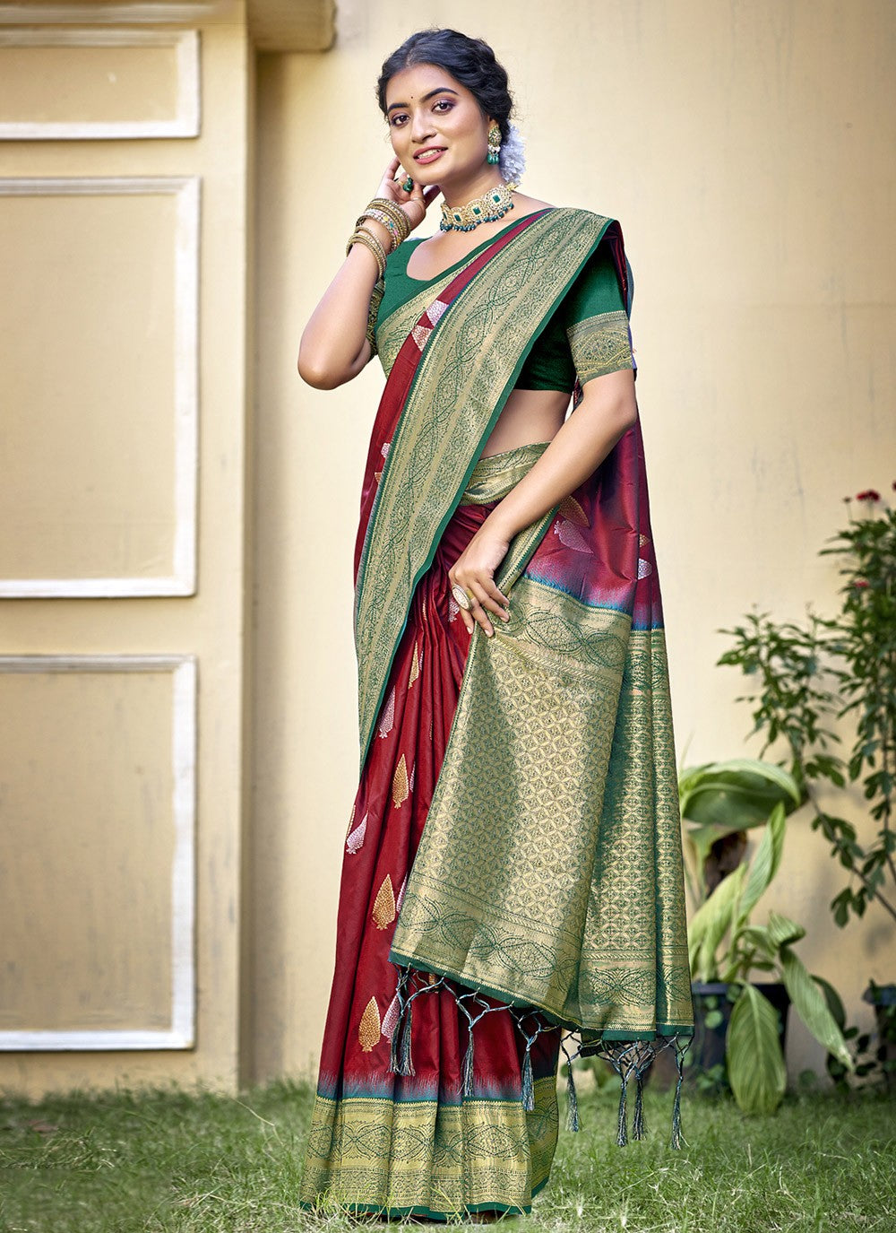 Classic Weaving Zari Silk Saree - S9885