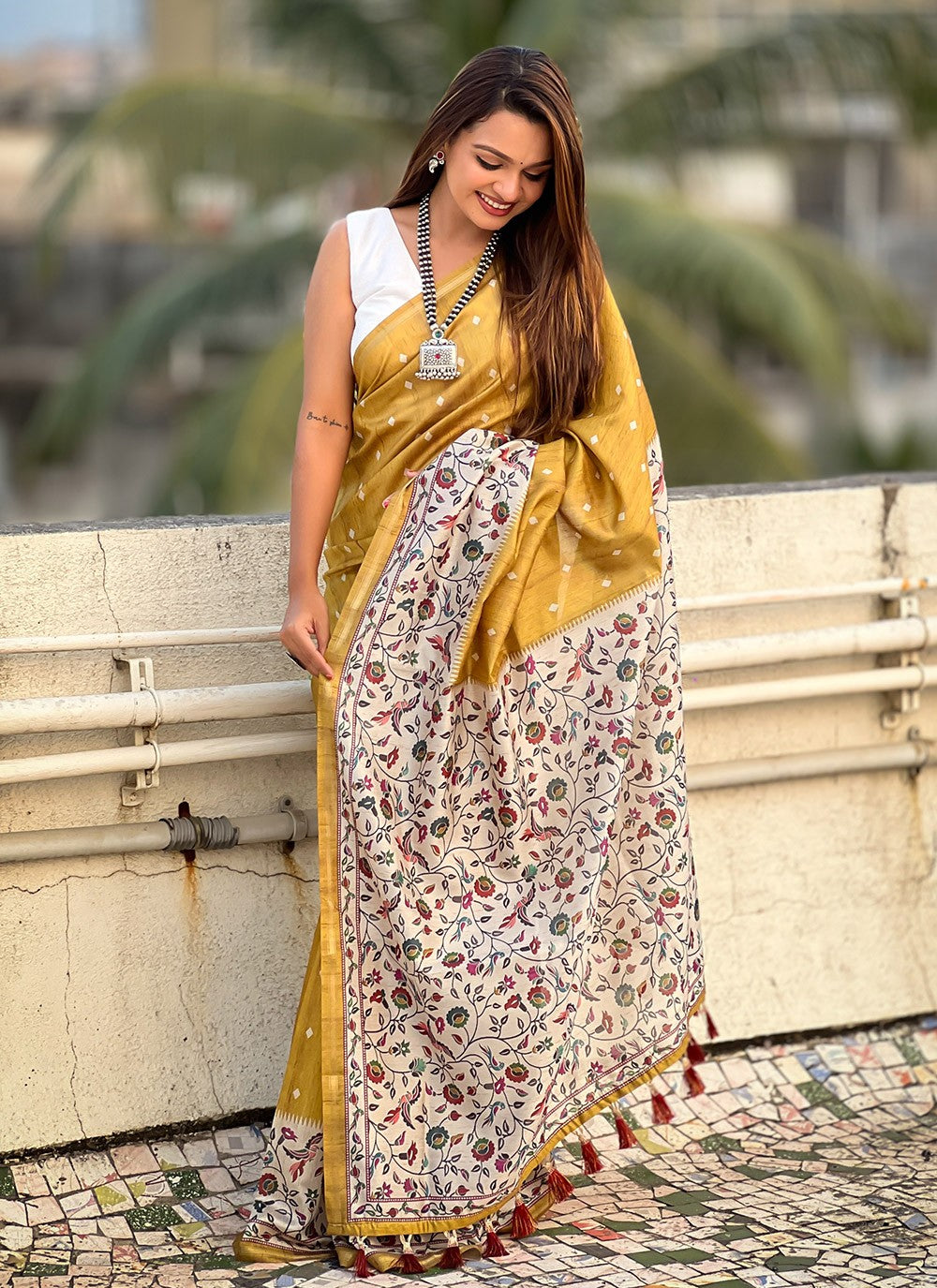 Trendy Floral Printed Silk Saree - S9595