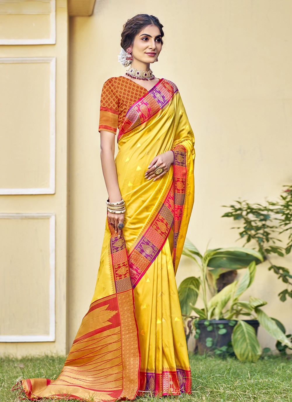 Contemporary Woven Silk Saree - S9829