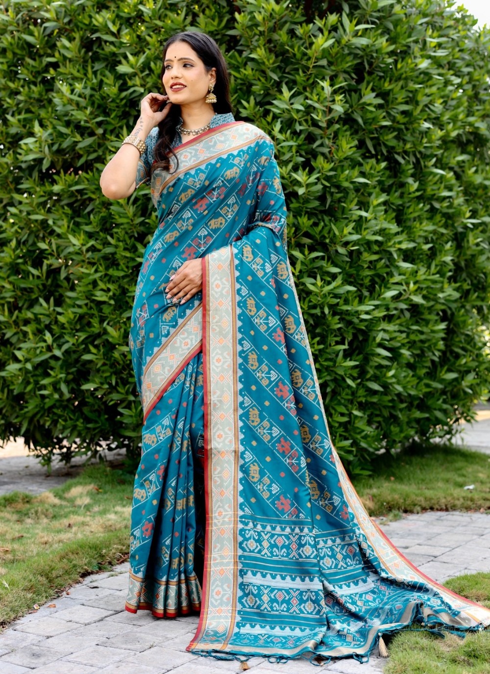 Classic Weaving Zari Patola Silk Saree - S4977