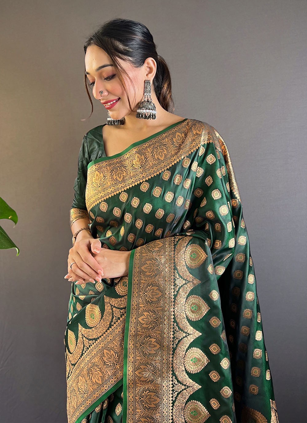 Classic Weaving Zari Banarasi Silk, Satin Saree - S8313