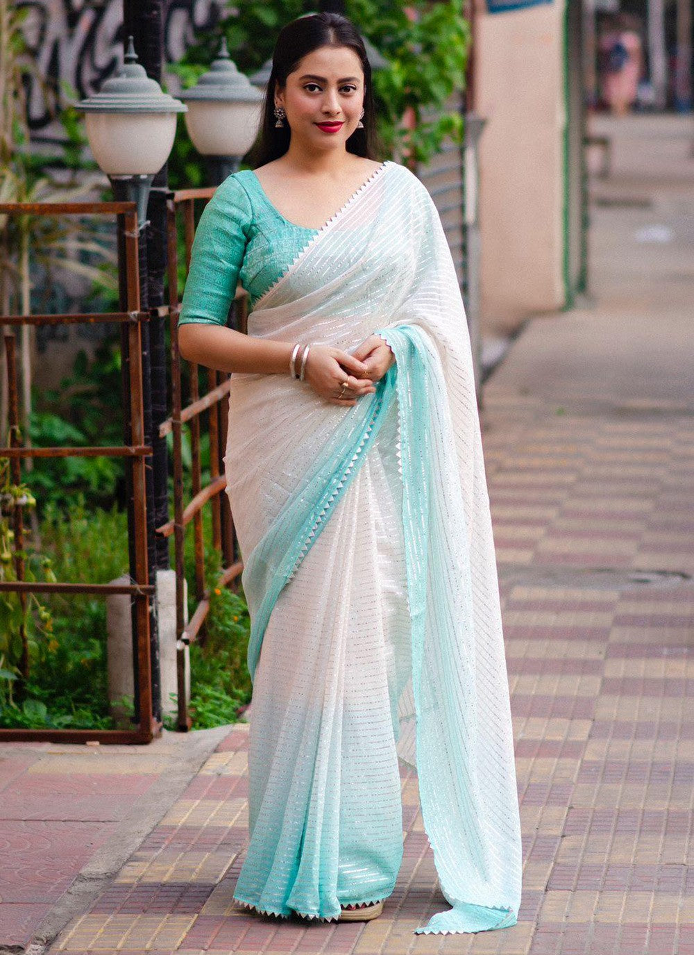 Trendy Embroidered Linen Saree - S5812