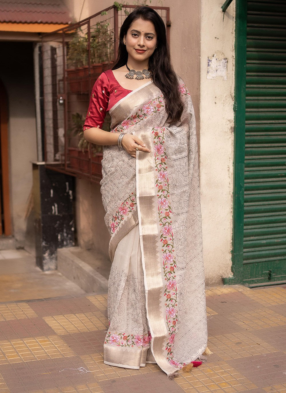 Trendy Embroidered Linen Saree - S5812