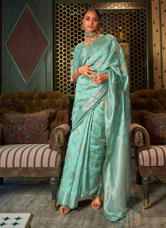 Classic Weaving Zari Handloom Silk Saree - S1621