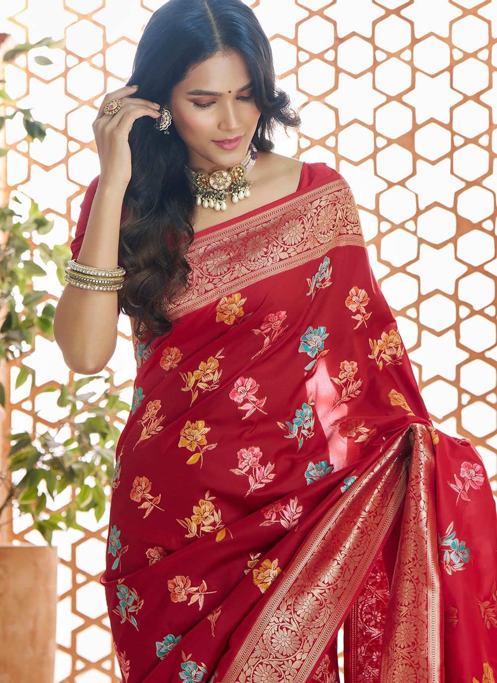 Classic Weaving Zari Banarasi Silk Saree - S8286