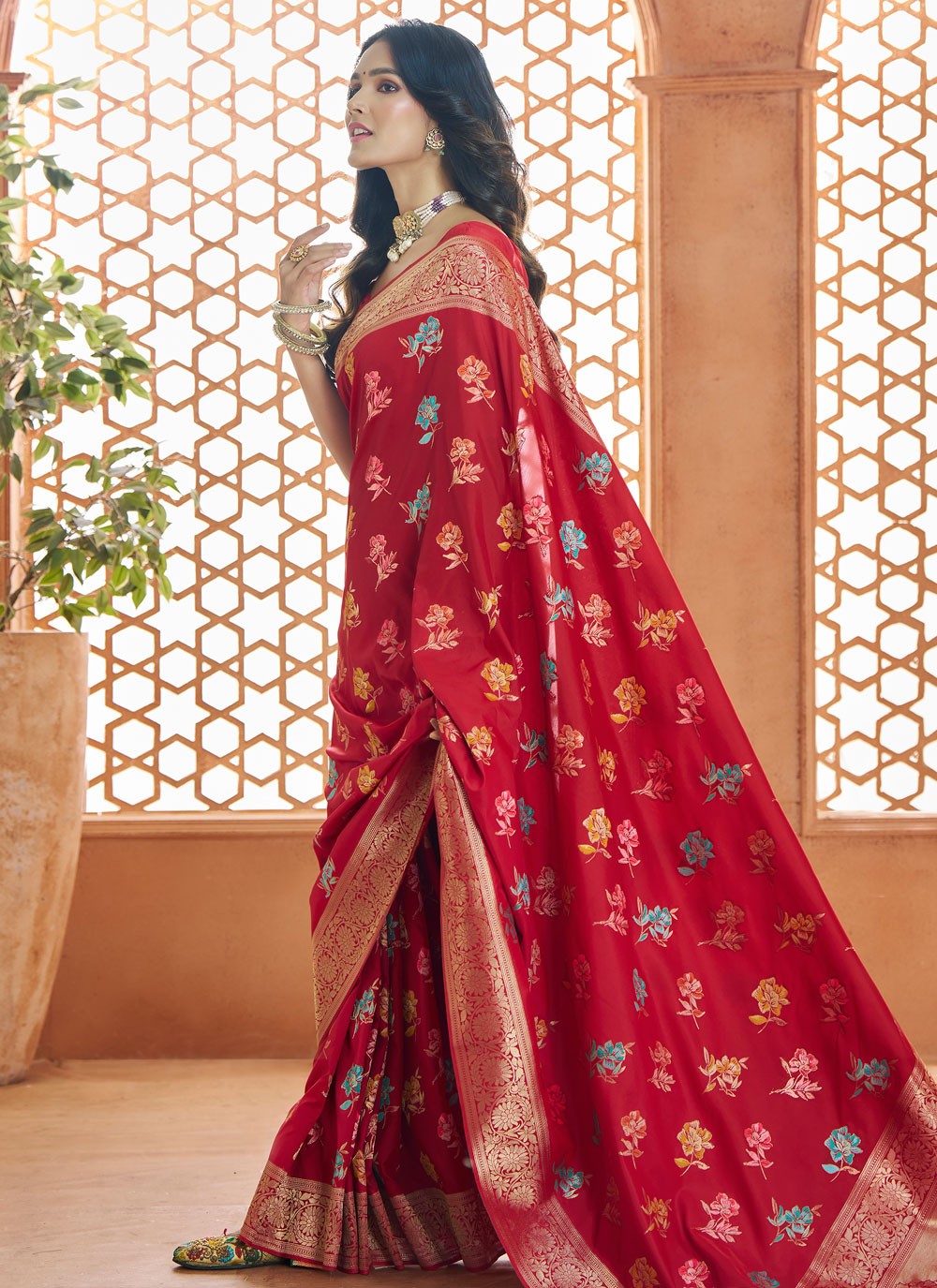 Classic Weaving Zari Banarasi Silk Saree - S8286