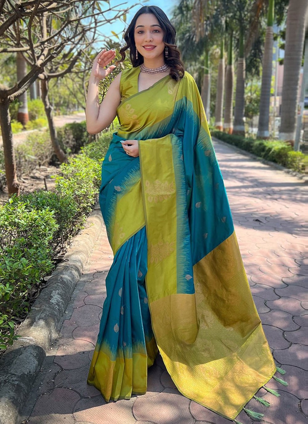 Classic Weaving Zari Banarasi Silk Saree - S7984