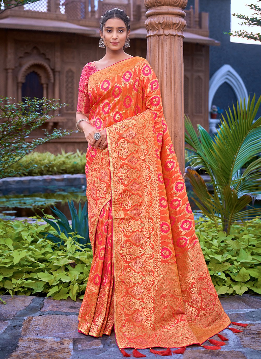 Trendy Weaving Zari Banarasi Silk Saree - S1699