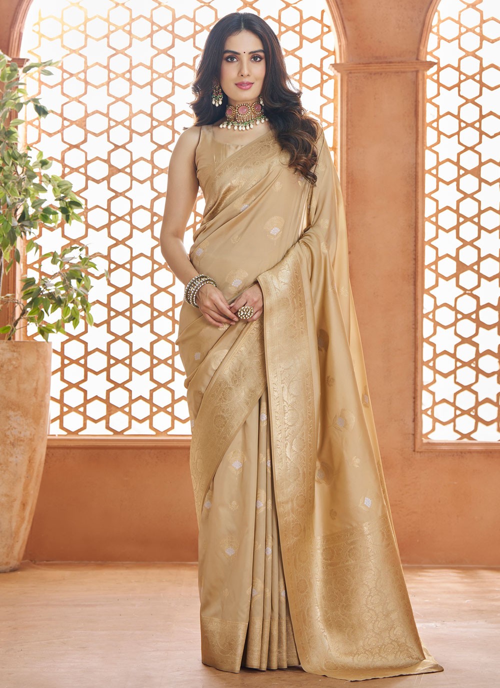 Classic Weaving Zari Banarasi Silk Saree - S8286