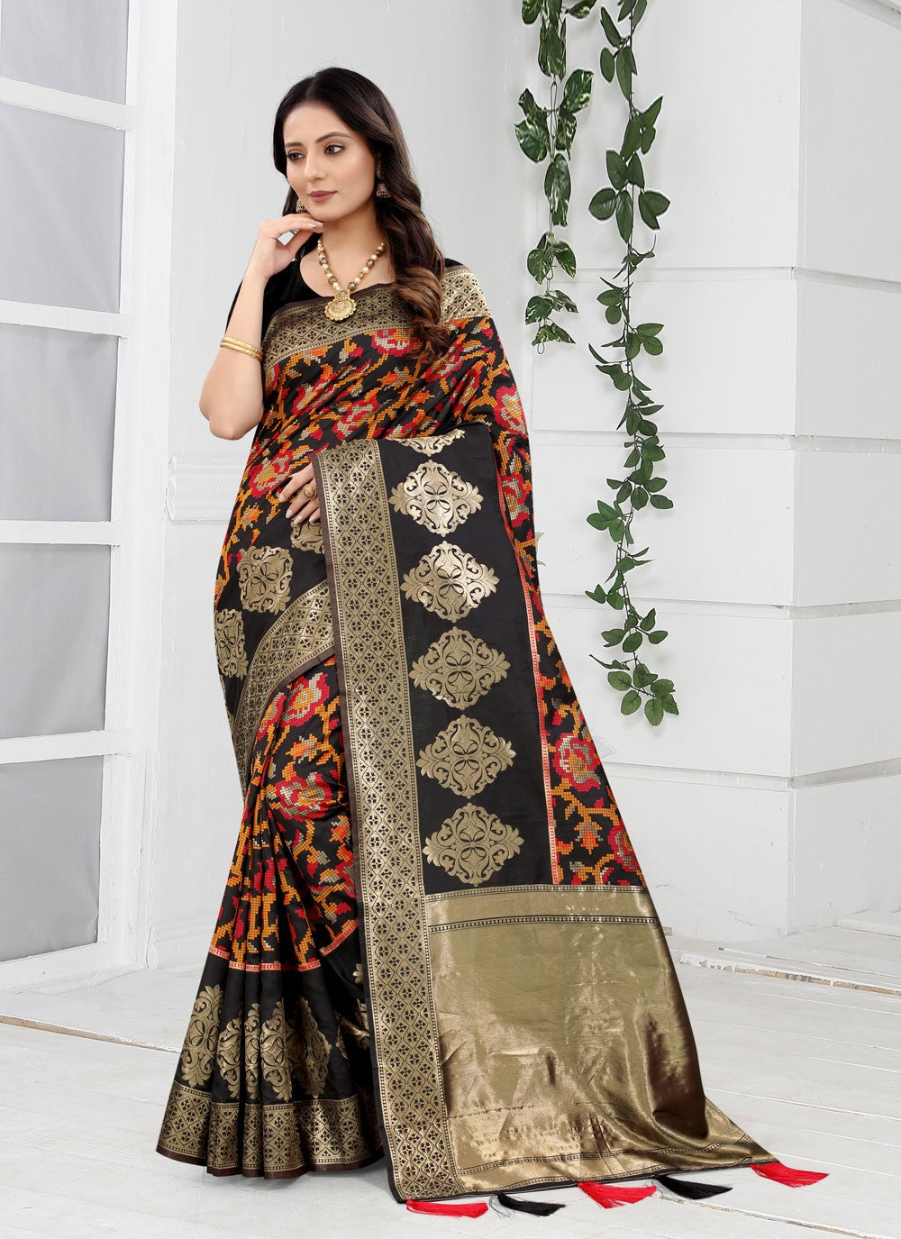 Designer Weaving Zari Banarasi Silk Saree - S1201