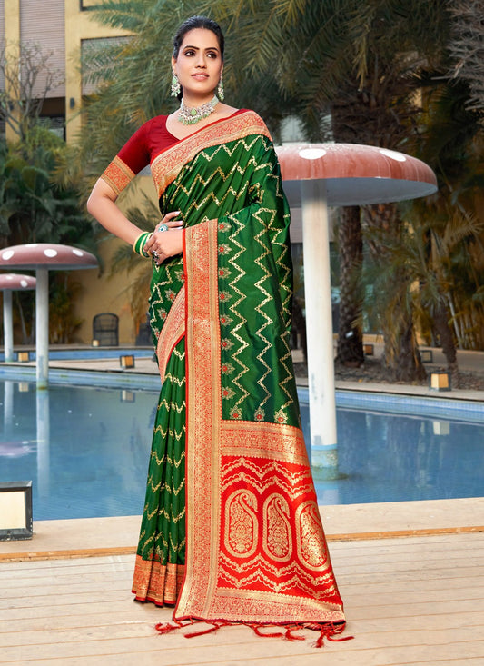 Traditional Weaving Zari Banarasi Silk Saree - S5447