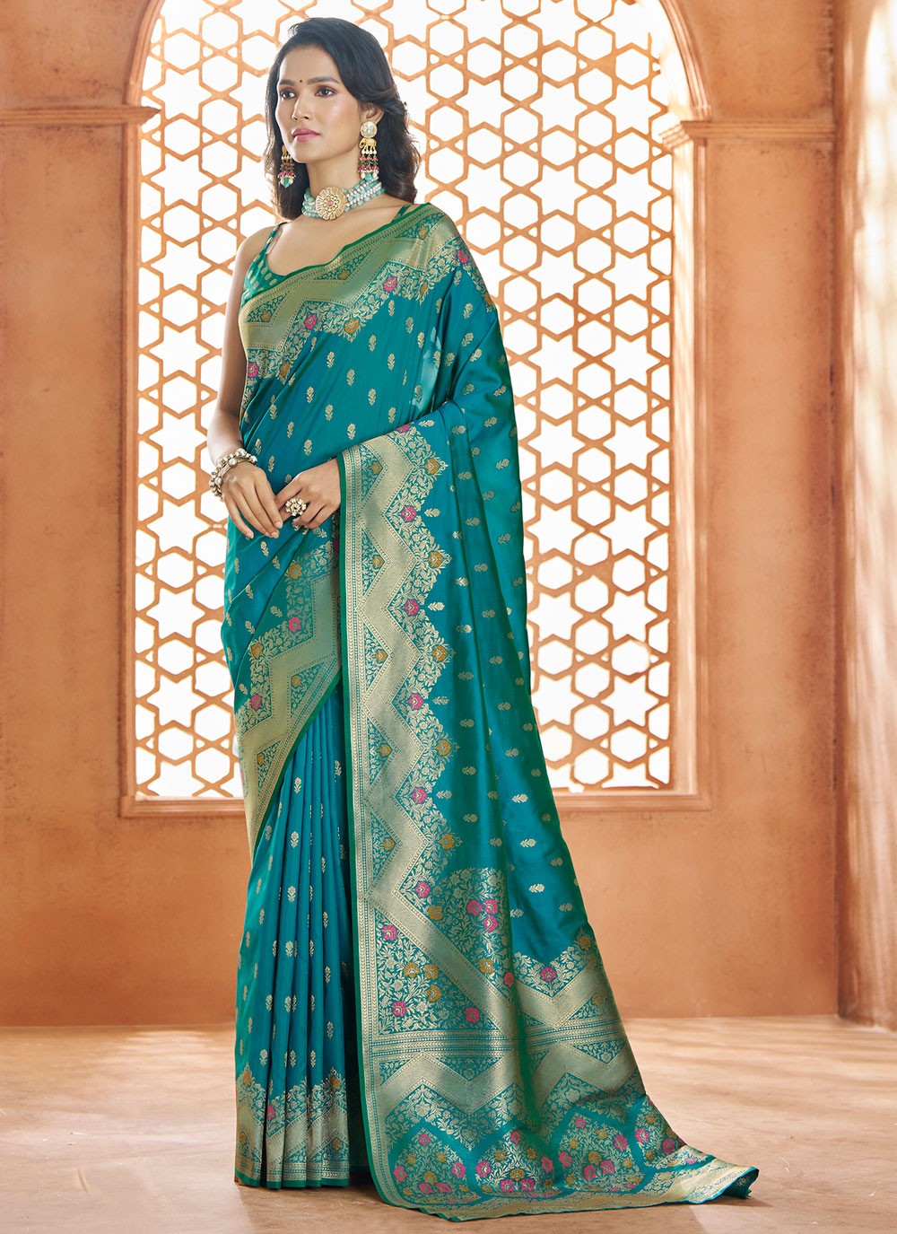 Classic Weaving Zari Banarasi Silk Saree - S8286