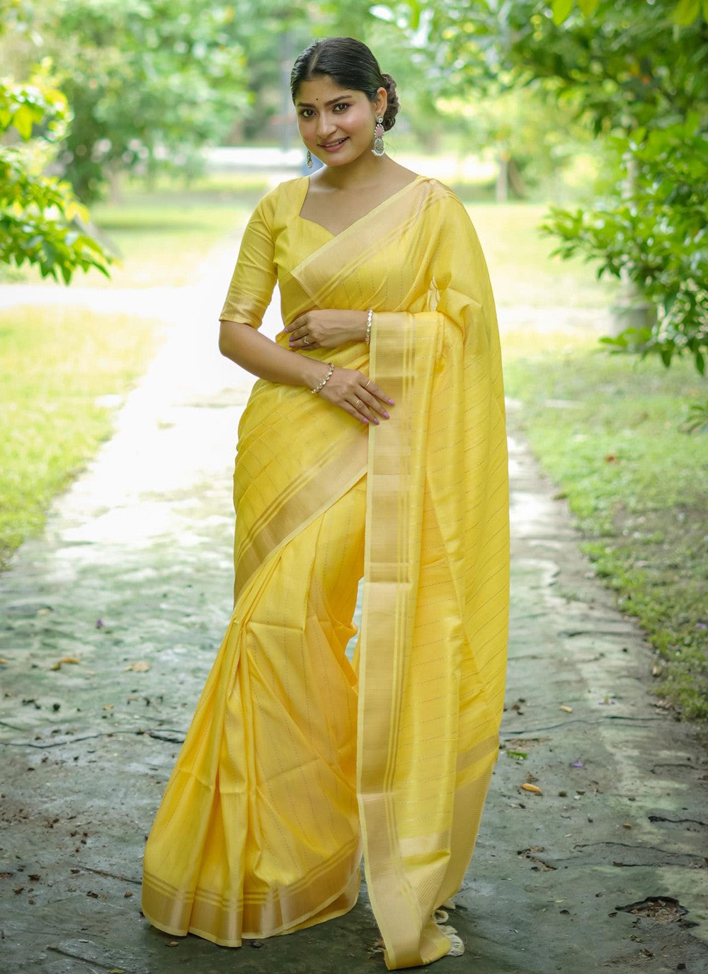 Traditional Weaving Zari Banarasi Silk Saree - S8251