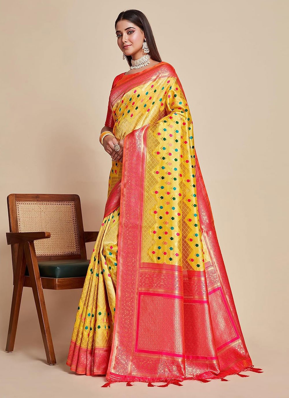 Trendy Woven Kanjivaram Silk Saree - S5008