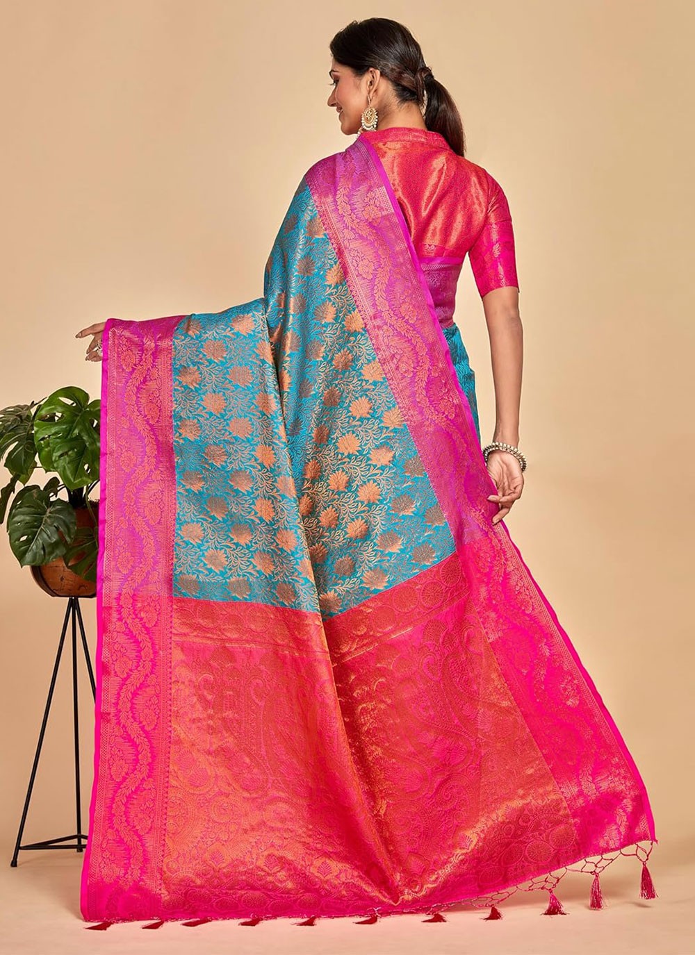 Trendy Woven Kanjivaram Silk Saree - S5008