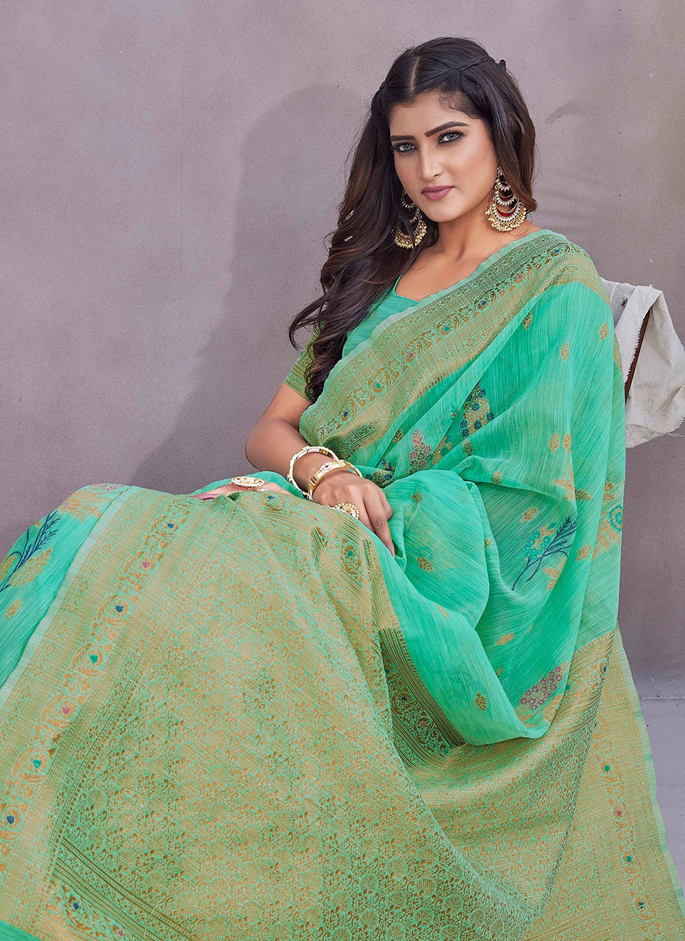 Contemporary Jacquard Work Silk Blend Saree - S9389