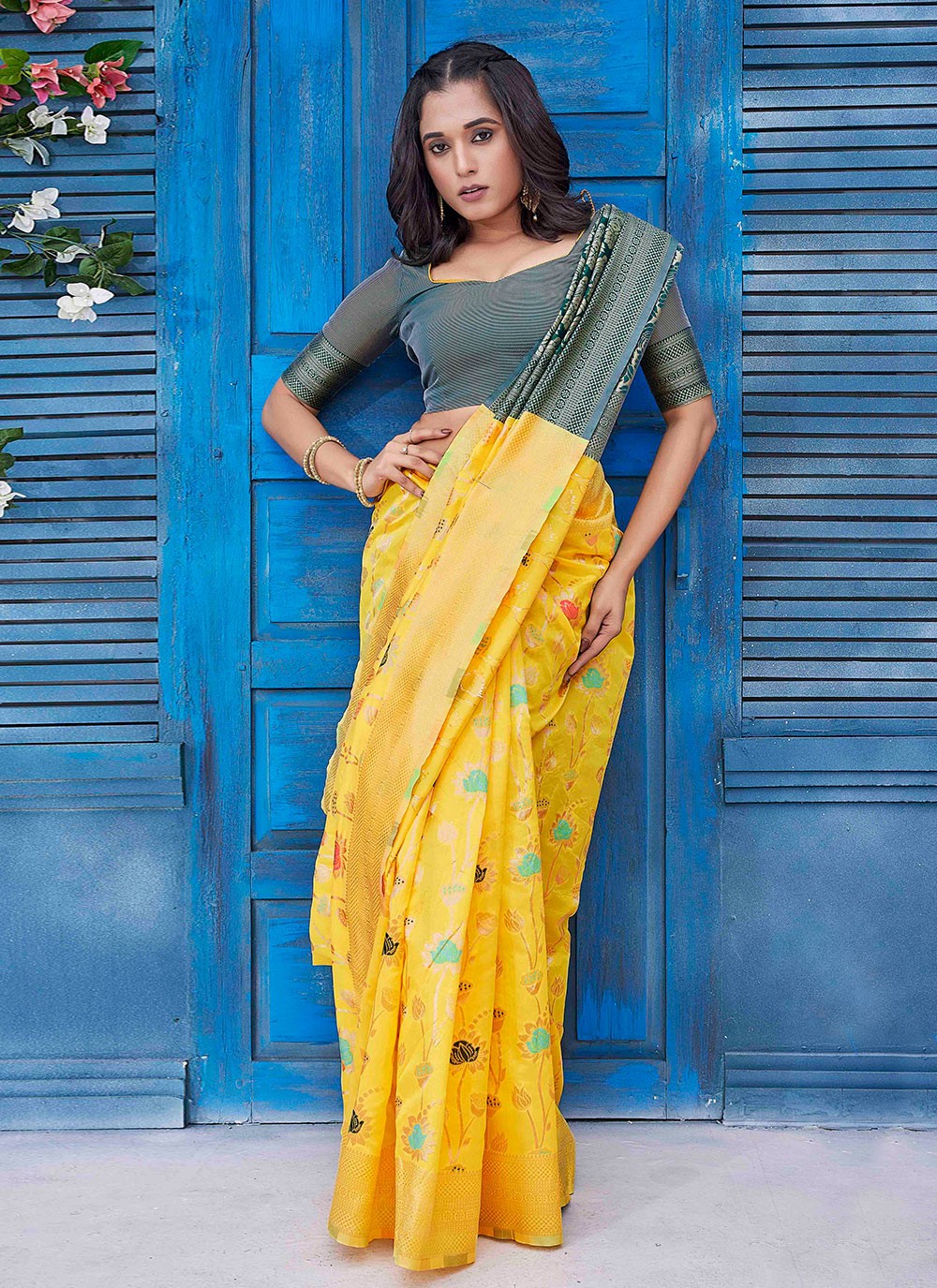 Trendy Jacquard Work Silk Blend Green Saree - S10967