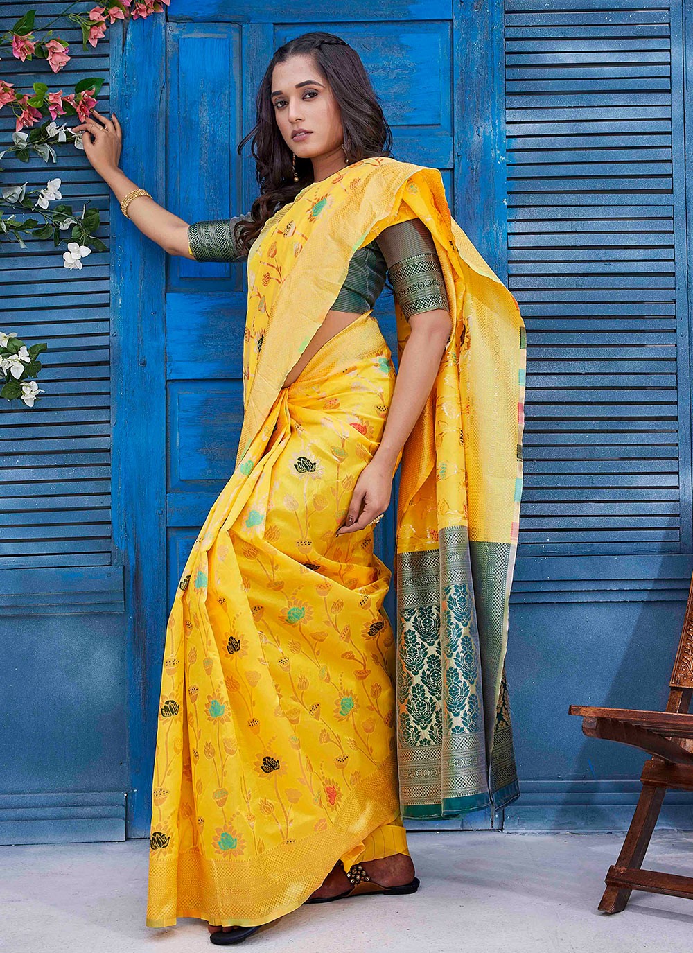 Trendy Jacquard Work Silk Blend Green Saree - S10967