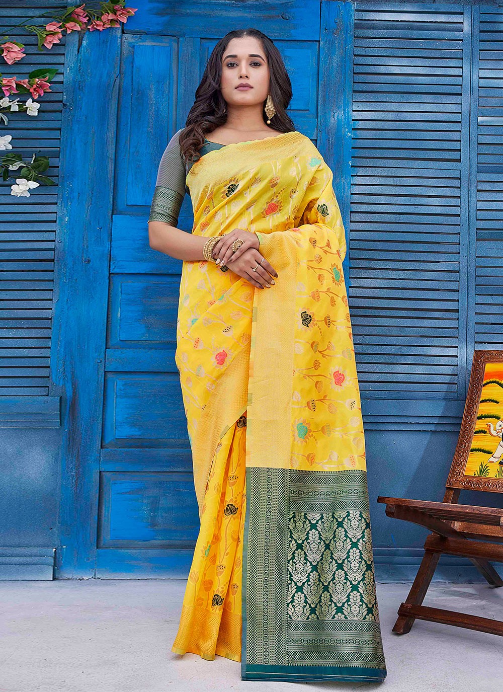 Contemporary Jacquard Work Silk Blend Saree - S9389