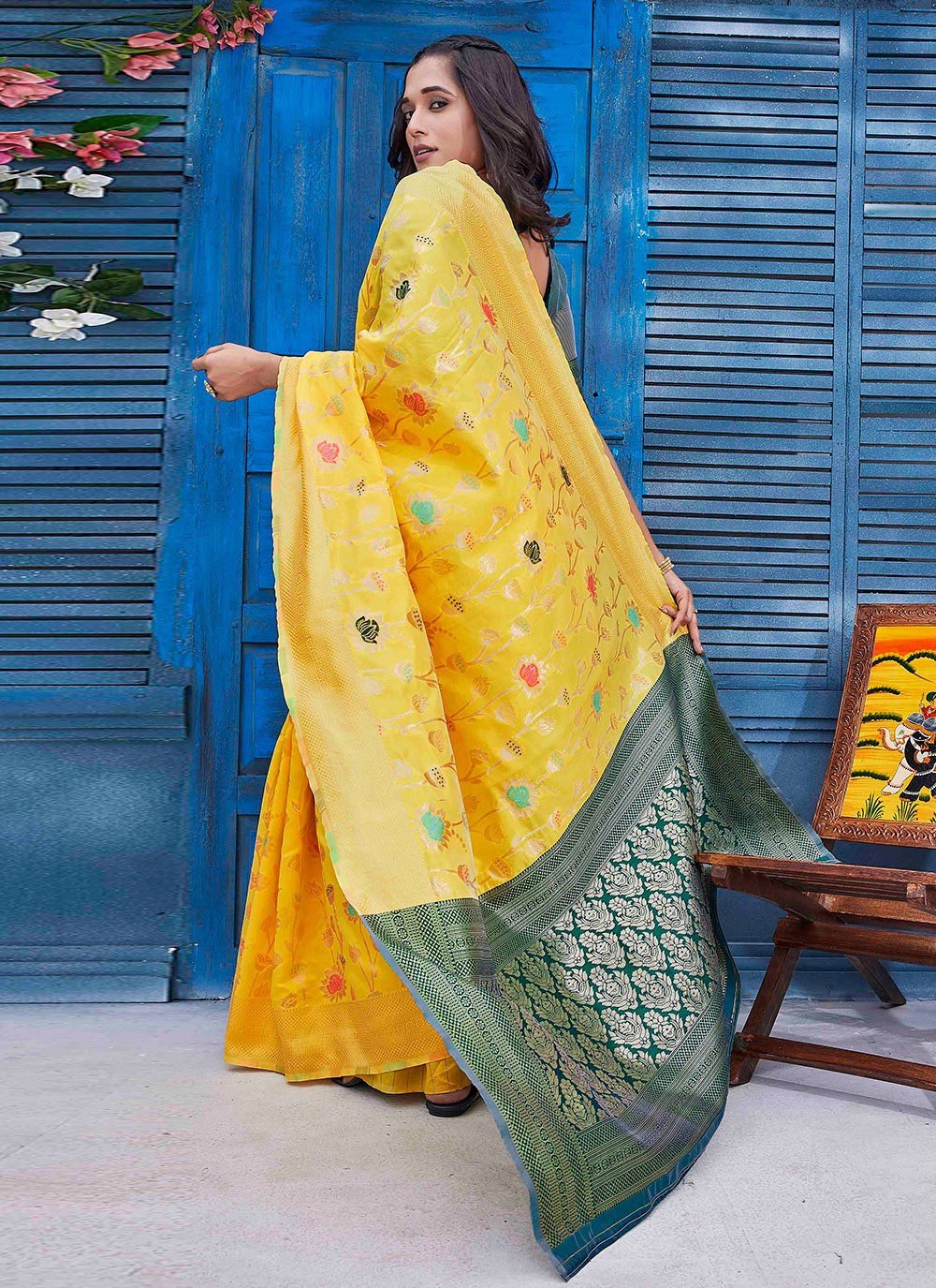 Contemporary Jacquard Work Silk Blend Saree - S9389