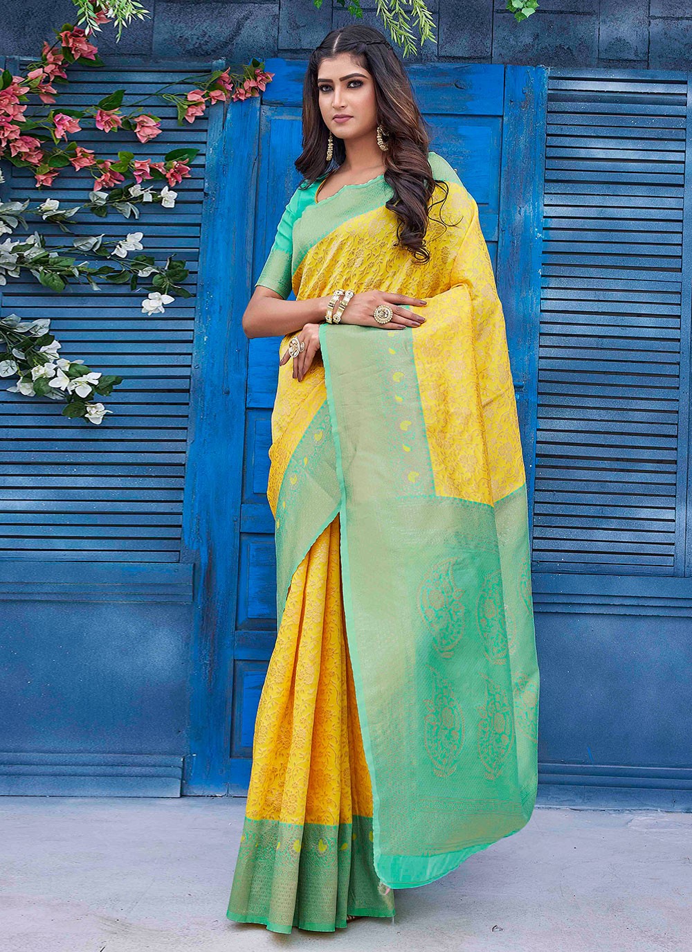 Trendy Jacquard Work Silk Blend Green Saree - S10967